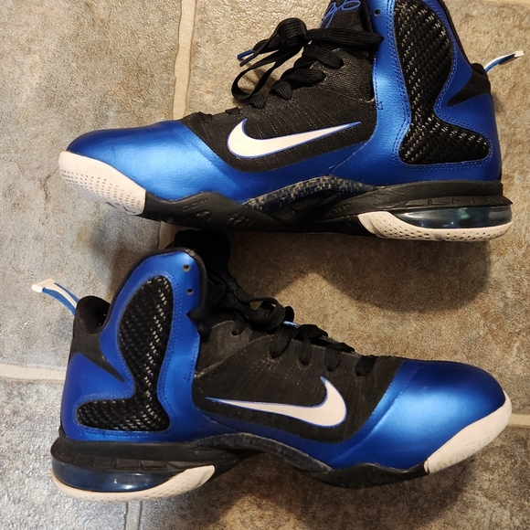 Nike LeBron 9 Kentucky Men's Size 11 Sneakers - Picture 4 of 8